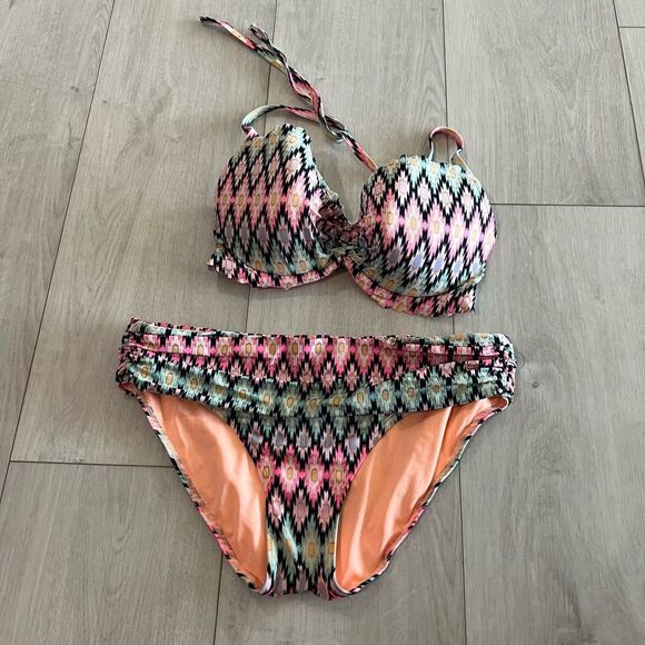 Victoria's Secret 2 pc swimsuit size top 36 D bottom size m - Picture 1 of 7